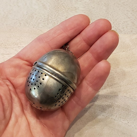 Vintage Tea Strainer Pod - Picture 2 of 7